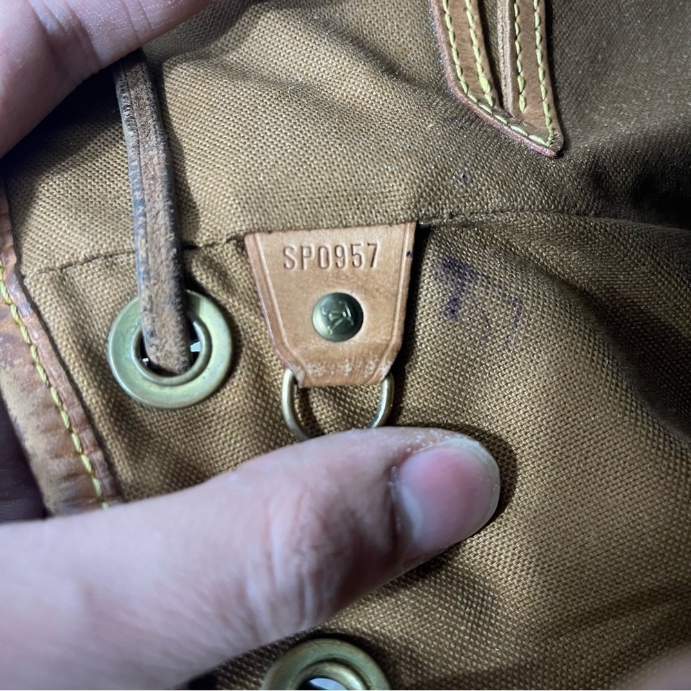Authentic Louis Vuitton montsouris mm - Picture 10 of 13